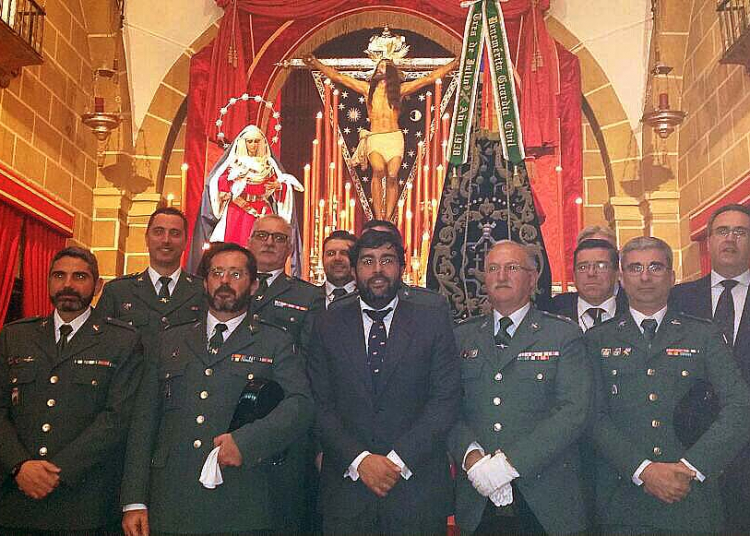 Acto de entrega del Corbatín de la Guardia Civil a la Hermandad del Cristo