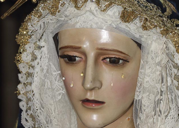 Apertura del besamanos de la Virgen de la Confortación