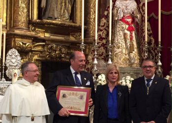 D. José Luis Zarzana pronunció la Oración Poética a la Reina del Transporte