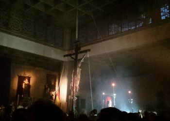 Traslado del Cristo de la Defensión a su paso de salida