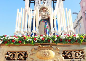 Salida de la Cruz de Mayo de la Hermandad de la Sed