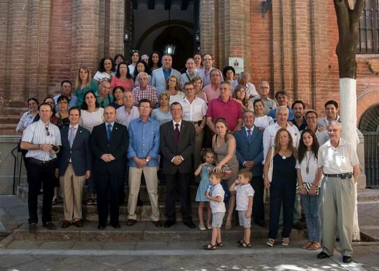 Más de medio centenar de cofrades de las Cinco Llagas mantienen un encuentro institucional con la sevillana Hermandad de Jesús de la Pasión