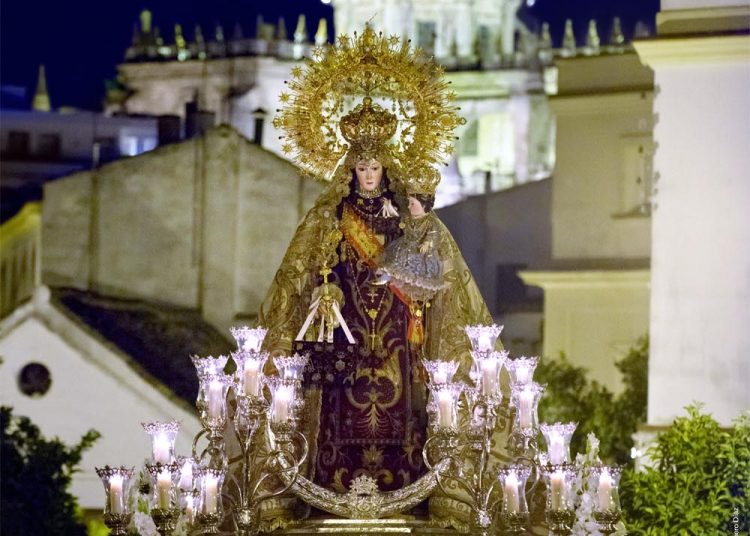 Salida procesional de Nuestra Señora del Carmen Coronada