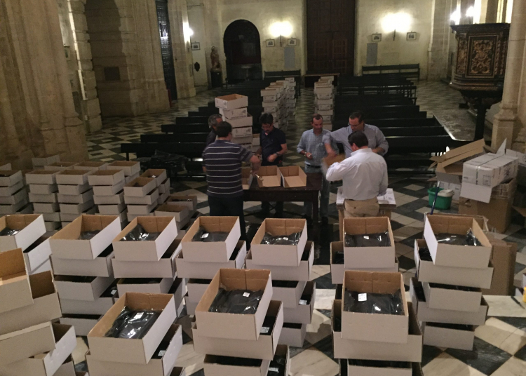 La Vera Cruz recibe las nuevas túnicas del cola