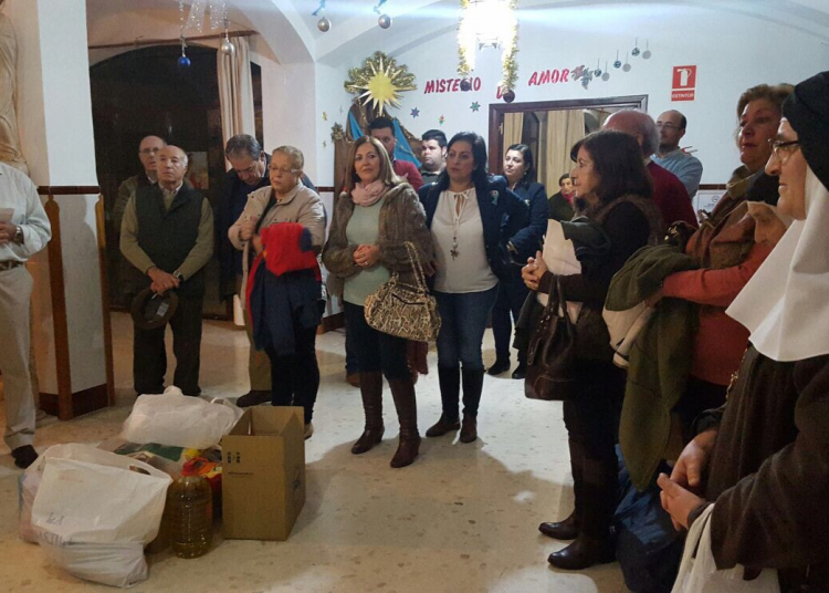 La Hermandad de la Borriquita entrega mas de dos toneladas de alimentos