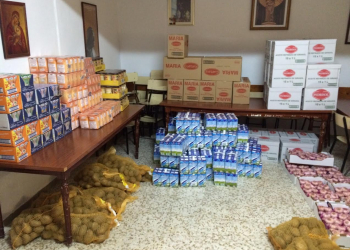 La Hermandad de la Vera Cruz entrega más de 3,5 toneladas de alimentos