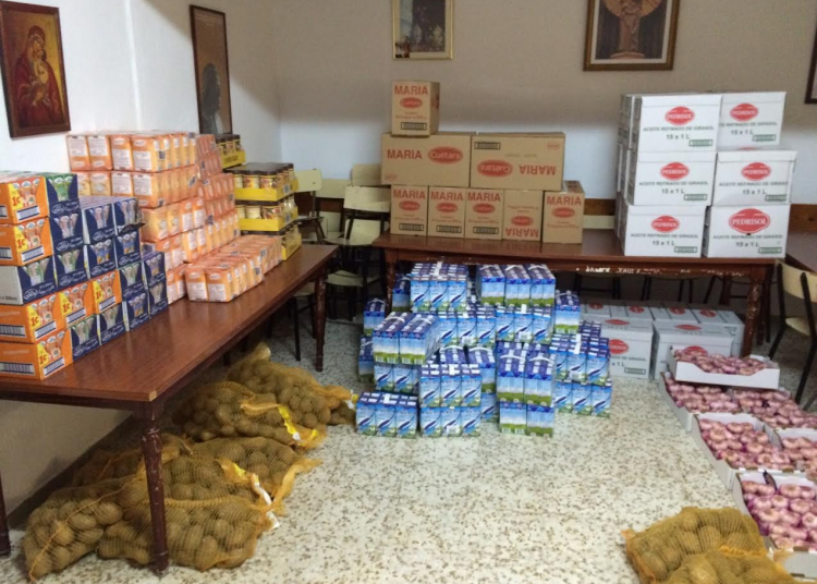 La Hermandad de la Vera Cruz entrega más de 3,5 toneladas de alimentos