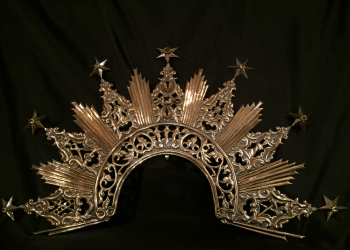 Donadas una diadema y una saya a la Virgen de las Lágrimas