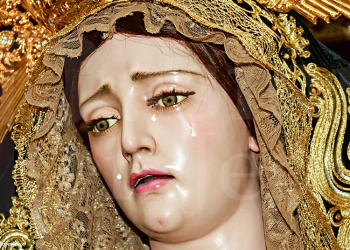 Ofrenda de fajín a Angustia de María, Madre de la Iglesia