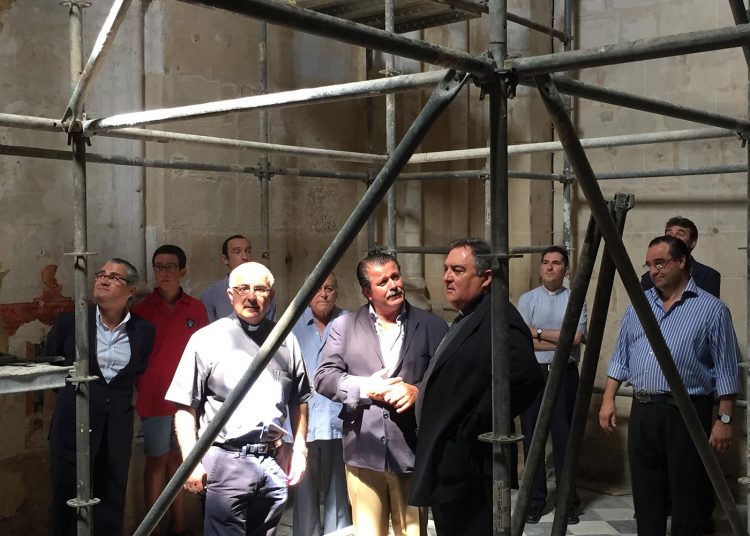 Monseñor Mazuelos visita las obras de San Juan de los Caballeros