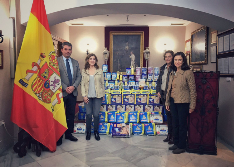 La Defensión hace entrega de la recaudado en el I Torneo de Padel a RedMadre