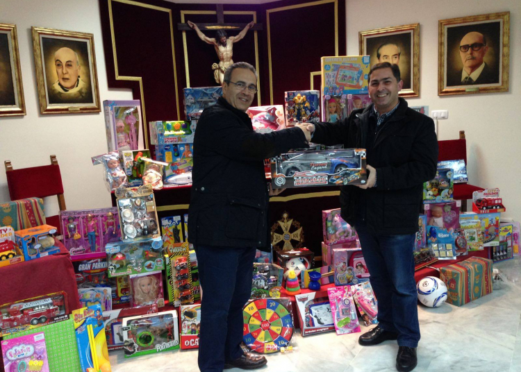 Entrega de más de cien juguetes a la Sociedad San Vicente Paúl