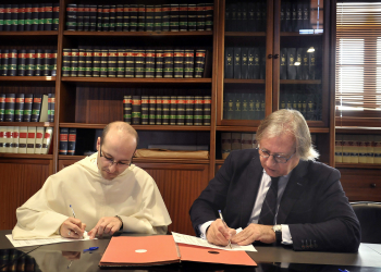 Firmado el convenio para el asesoramiento integral en la rehabilitación de Santo Domingo