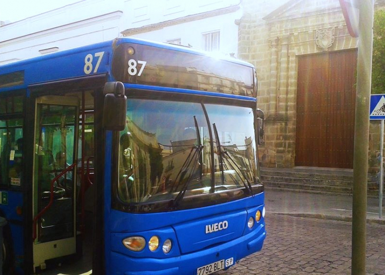 Doce líneas especiales y una lanzadera de Autobuses Urbanos para la Semana Santa de 2017