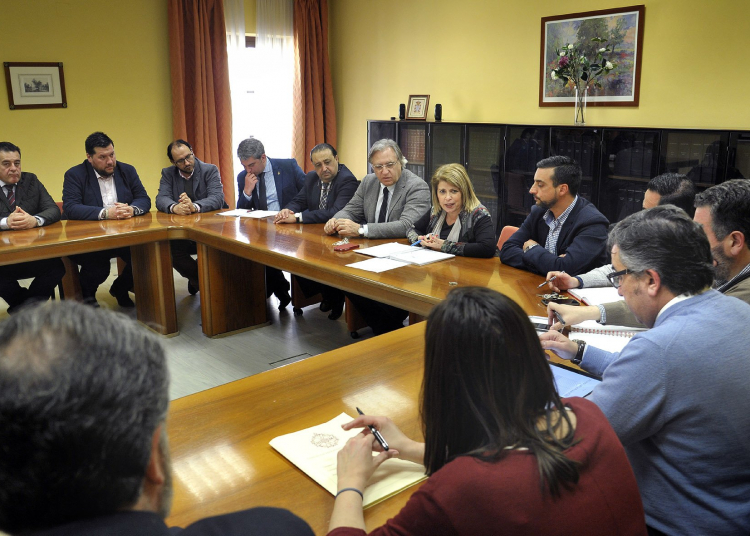 La Alcaldesa recibe a los Hermanos Mayores del Martes y Miércoles Santo