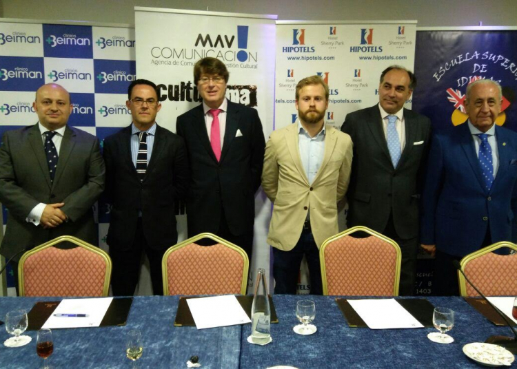 El público asistente abarrotó la sala Torre del Oro del Hotel Sherry Park