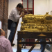 Traslado de las andas del Santo Crucifijo a Sevilla para su restauración