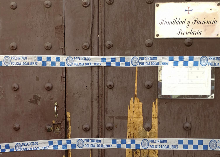 Susto por un incendio en el inmueble donde se ubica la casa de hermandad de Humildad y Paciencia