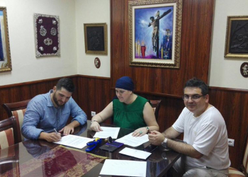 Rubricado el contrato para la realización de los candelabros de guardabrisa del Cristo del Perdón