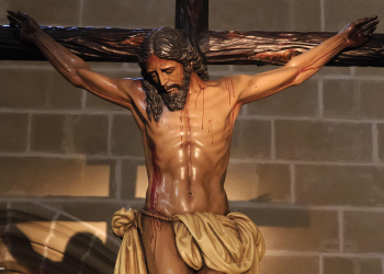 Besapies al Cristo de la Buena Muerte