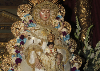 Una corona para conmemorar el centenario de la coronación de la Virgen del Rocío