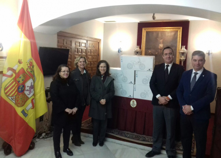 La Hermandad del Desconsuelo hizo entrega a RedMadre de varias bicicletas