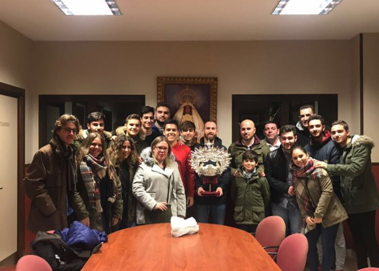 Una corona plateada para María Santísima de la Concepción Coronada