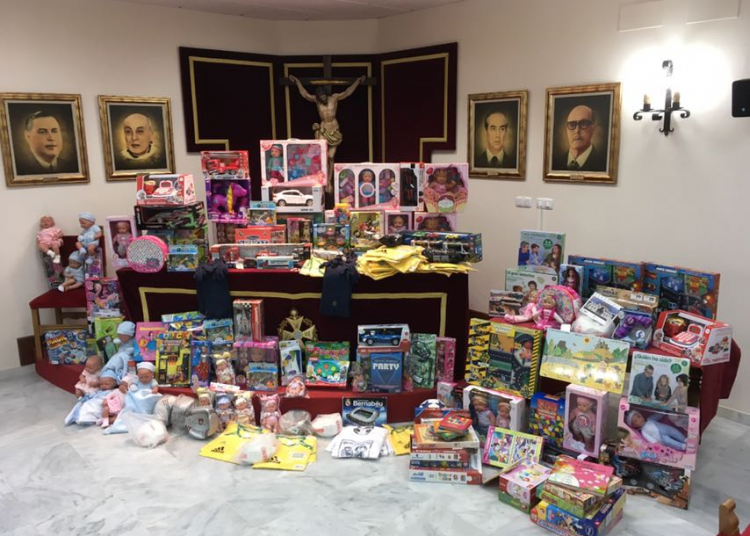 La Unión de Hermandades hace entrega de juguetes a la Sociedad San Vicente de Paúl