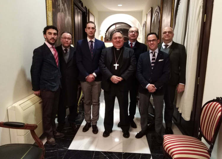 Monseñor Mazuelos recibió al Pregonero de la Semana Santa