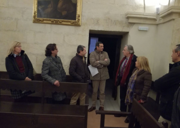 La alcaldesa explica a los cofrades de la Vera Cruz las futuras actuaciones en torno a San Juan de los Caballeros