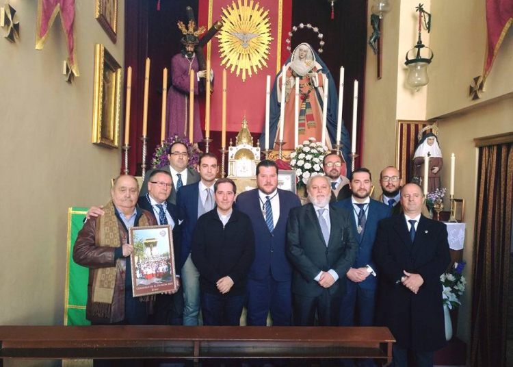 La Hermandad del Consuelo hizo entrega el domingo de la corbata al Pregonero