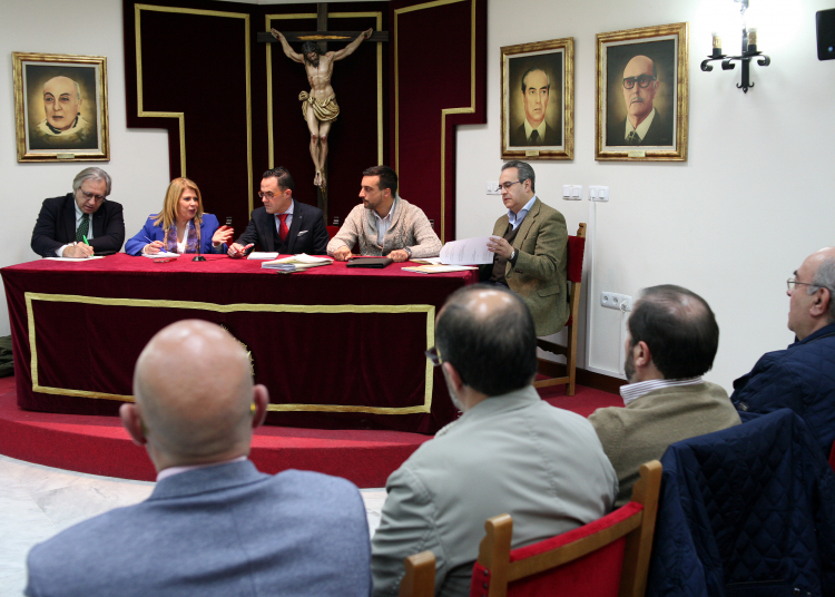 La alcaldesa y los hermanos ultiman los preparativos para la Semana Santa