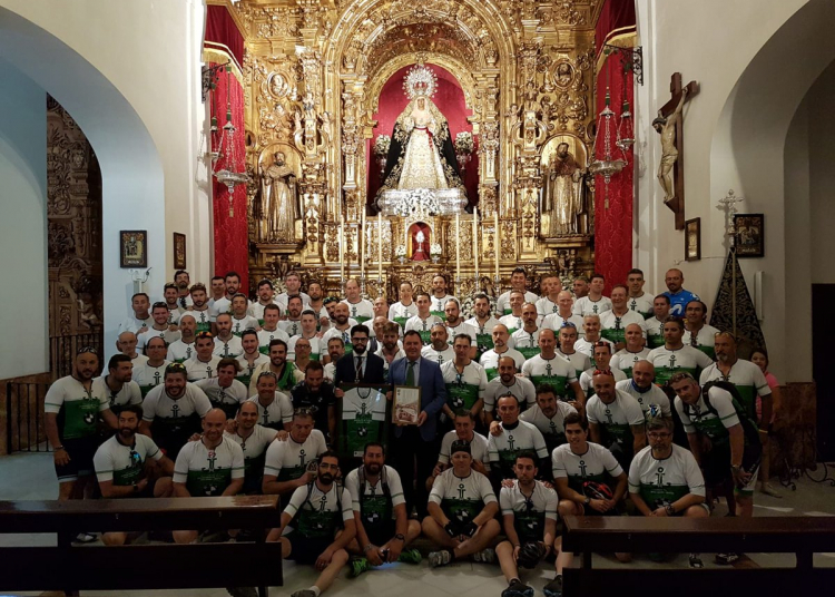 Más de un centenar de cofrades jerezanos peregrinaron a la Capilla de los Marineros