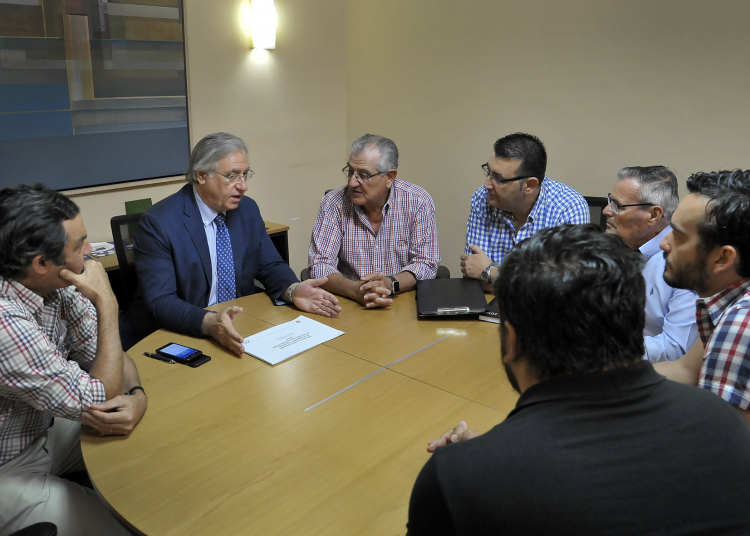 Presentan al delegado de urbanismo el proyecto de la restauración del Santuario de San Lucas