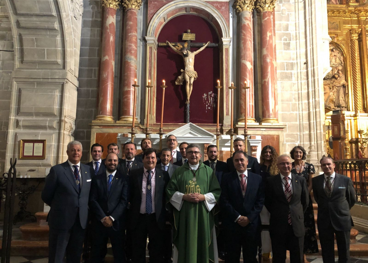 La nueva Junta de Gobierno del Santo Crucifijo tomó posesión
