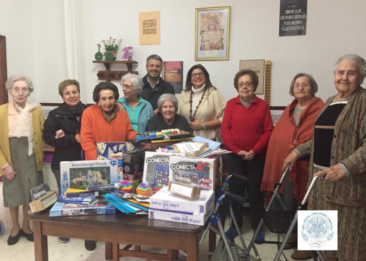 La obra social de la Exaltación dona material a la Residencia Santa Ángela de la Cruz
