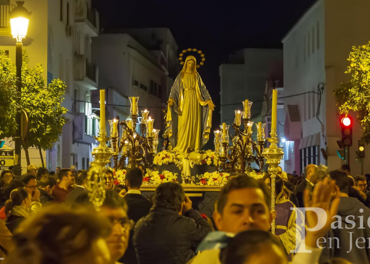 Cultos en honor a la Virgen Milagrosa en el Colegio de Madre de Dios