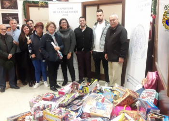 La Exaltación hace entrega de juguetes a la  Asociación de Reyes Magos