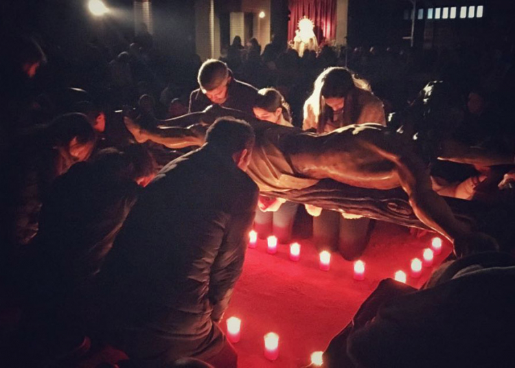 Adoración de la Cruz en Capuchinos