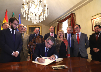 El pregonero de la Semana Santa 2019 es recibido en el Ayuntamiento por la Alcaldesa