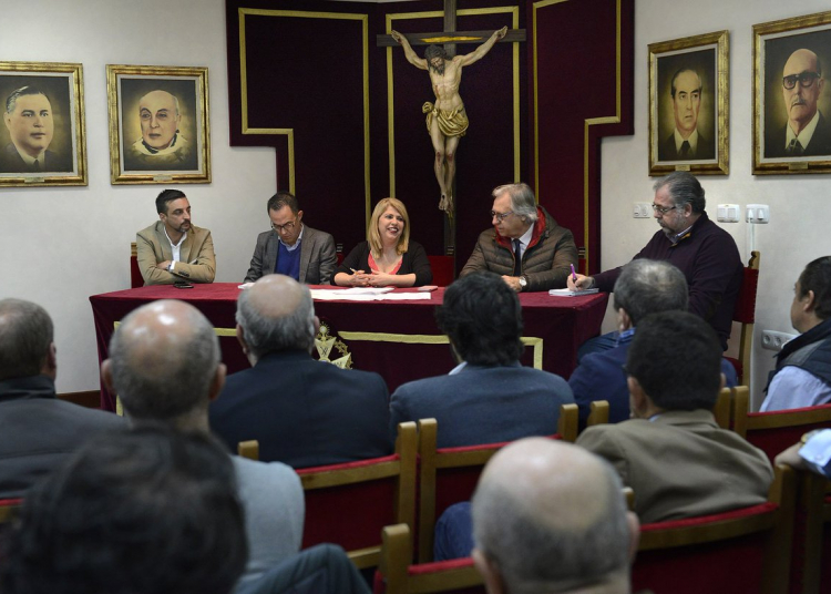 La Alcaldesa se reúne con los Hermanos Mayores