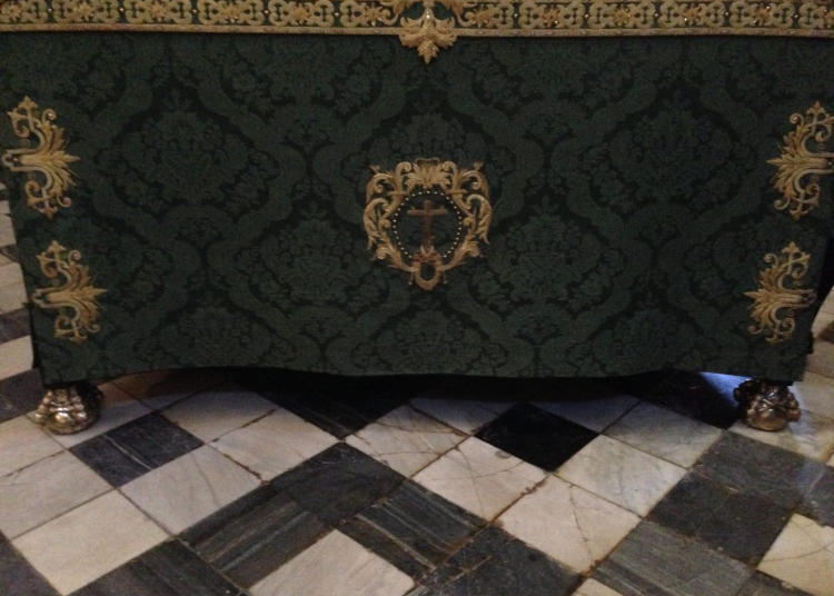 Nuevos zancos para el paso de misterio de la Vera Cruz