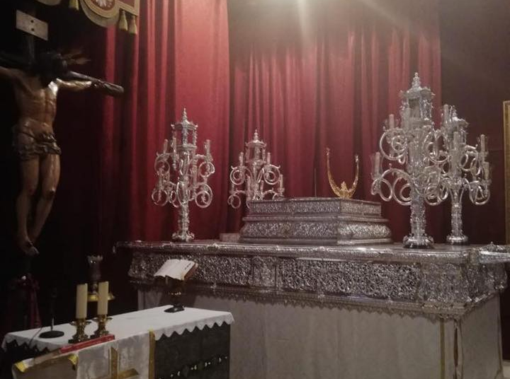 El paso de la Hiniesta Coronada ya aguarda al traslado del domingo de la Virgen de la Concepción