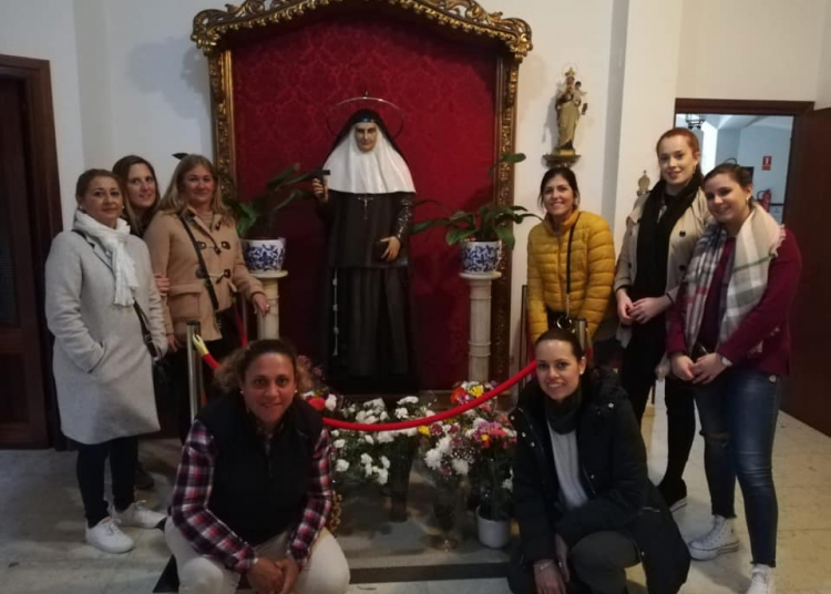 Recogida de alimentos a favor de las Hermanas de la Cruz