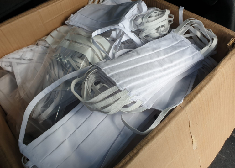 El Consuelo entrega una primera remesa de mascarillas