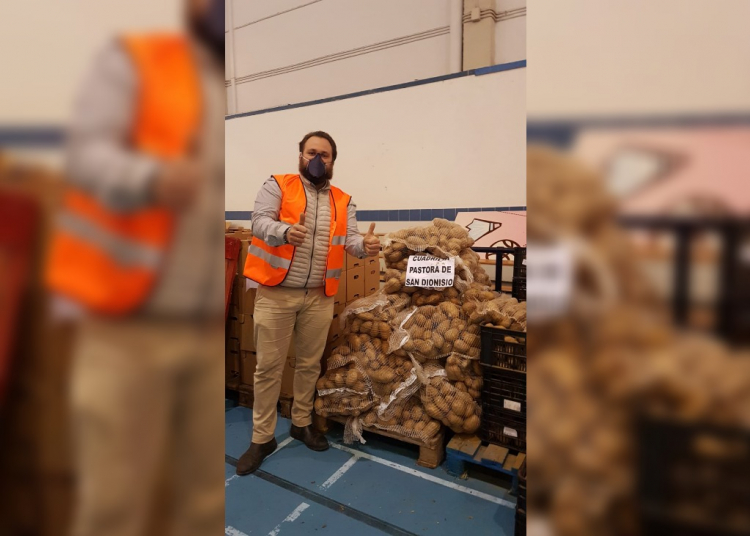 La cuadrilla de la Pastora de San Dionisio dona 800 kilos de patatas