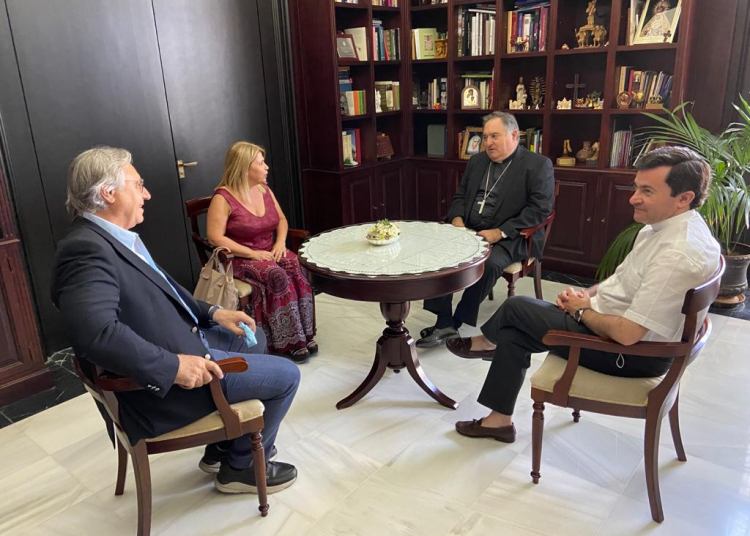 Monseñor Mazuelos recibió a la Alcaldesa tras su nombramiento como Obispo de Canarias