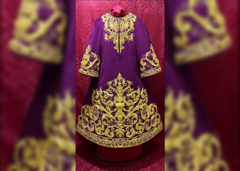 Los hermanos de la Paz aprueban la donación de una túnica para el Señor de la Paz