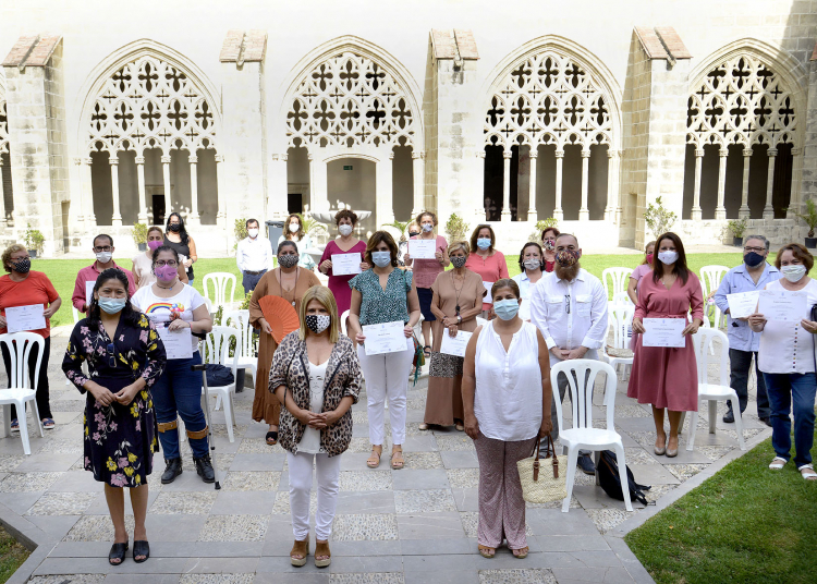 La alcaldesa entregó los diplomas de los talleres de Bordado Industrial en Oro