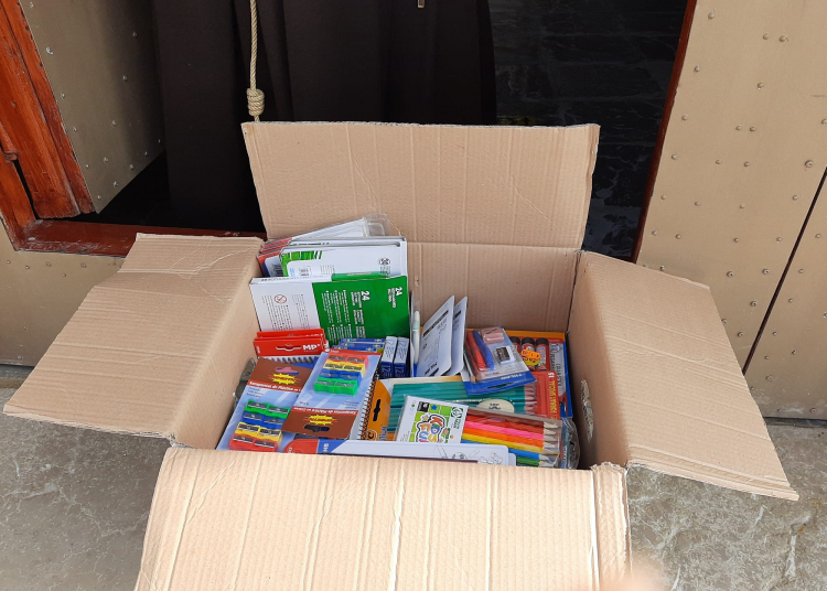 La Exaltación dona 1220 útiles de material escolar